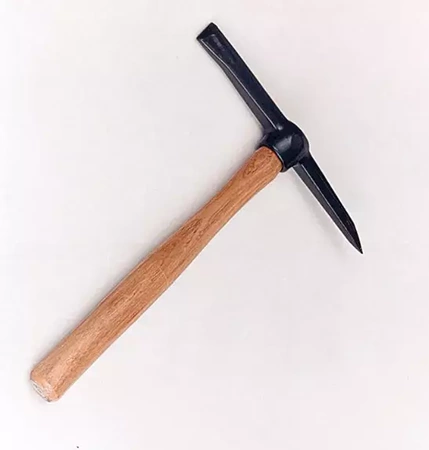 Młotek spawalniczy ESAB Th/5, drewniany trzonek, hartowany obuch